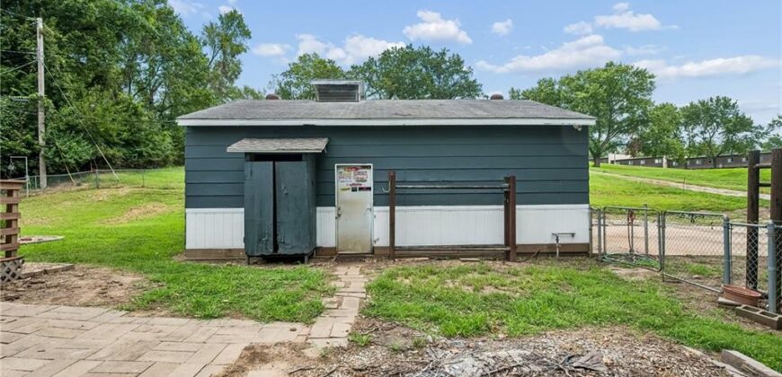 3741 N Brighton Avenue, Kansas City, MO 64117
