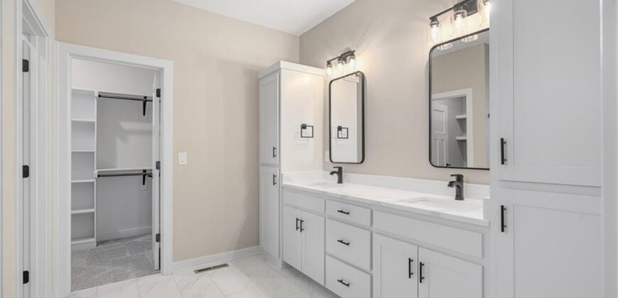 13548 Terrace Park Drive, Parkville, MO 64152