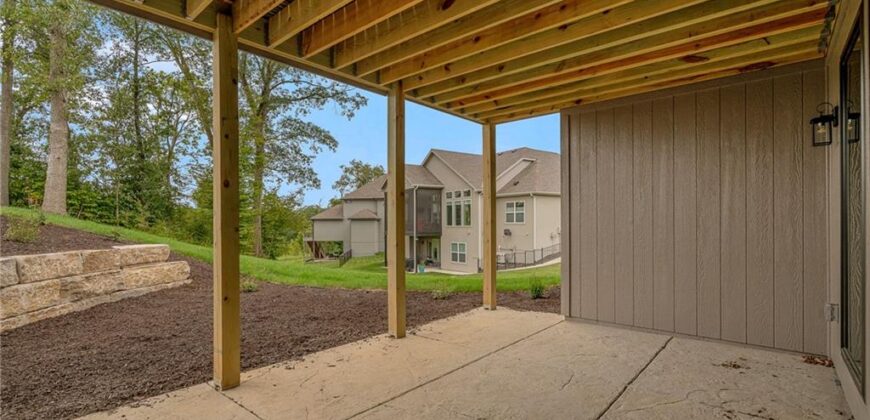 13548 Terrace Park Drive, Parkville, MO 64152