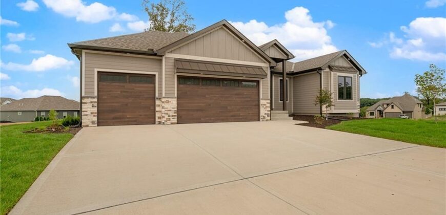 13548 Terrace Park Drive, Parkville, MO 64152