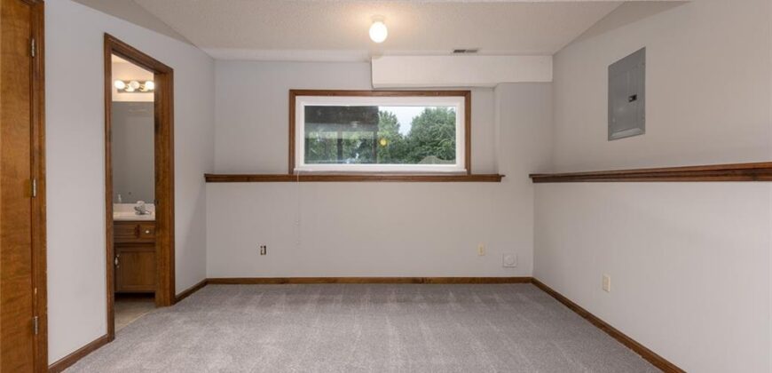 8631 NE 110th Street, Kansas City, MO 64157