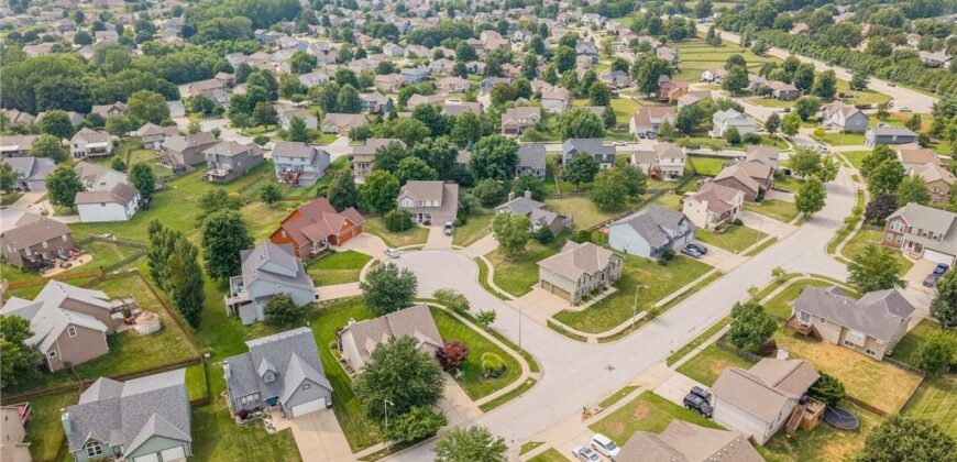 10912 N Wallace Avenue, Kansas City, MO 64157