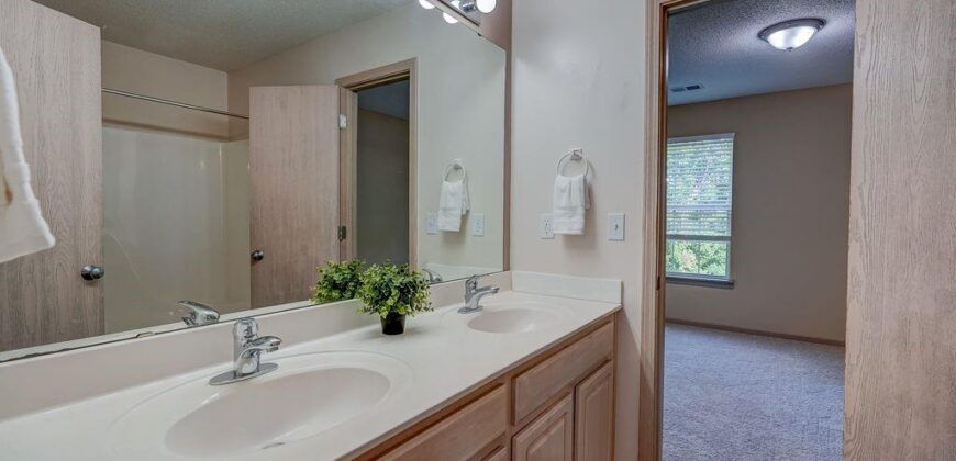 9739 N Lewis Avenue, Kansas City, MO 64157