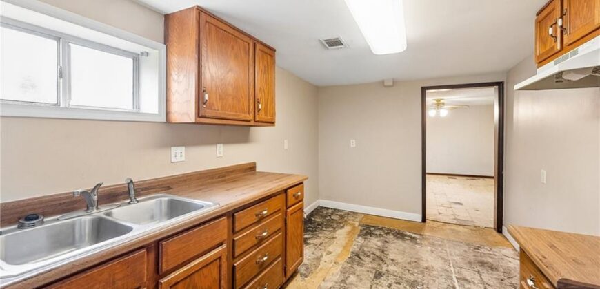 138 High Street, Liberty, MO 64068