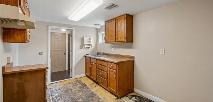 138 High Street, Liberty, MO 64068