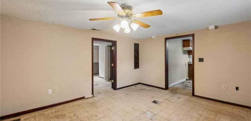 138 High Street, Liberty, MO 64068