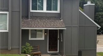 1028 NW 70th Court, Kansas City, MO 64118