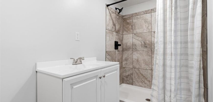 1038 N Woodland Court, Kansas City, MO 64118