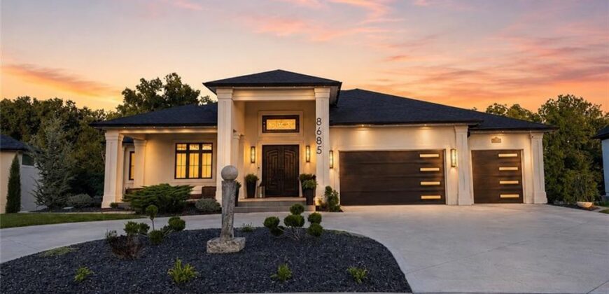 8685 NE Shoal Creek Valley Drive, Kansas City, MO 64157