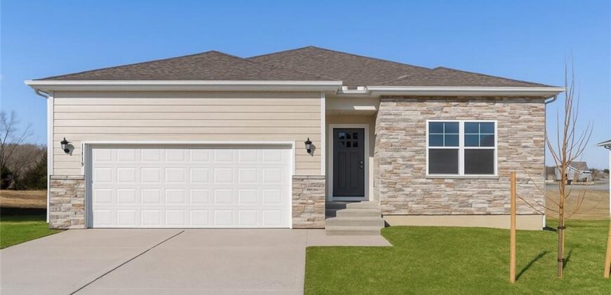 200 Lake Meadows Drive, Smithville, MO 64089