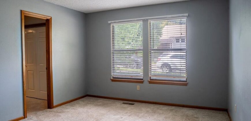 8316 N Virginia Avenue, Kansas City, MO 64118