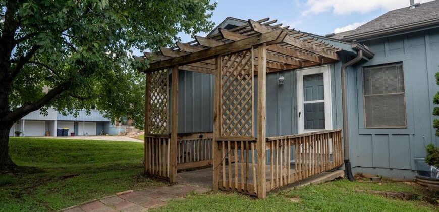 8316 N Virginia Avenue, Kansas City, MO 64118