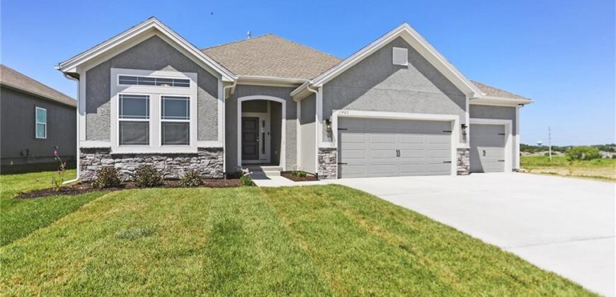 11420 N Auburndale Circle, Kansas City, MO 64157