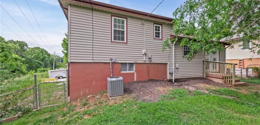8212 NE 51st Street, Kansas City, MO 64119