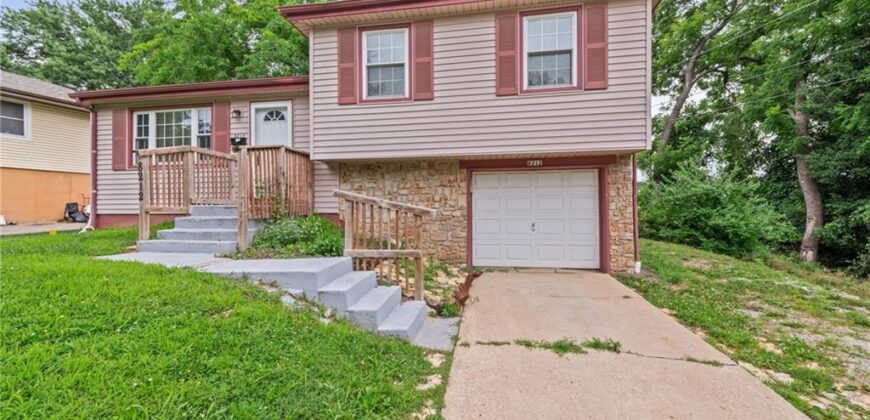 8212 NE 51st Street, Kansas City, MO 64119