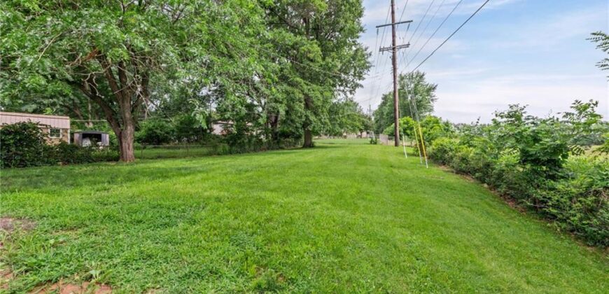 8212 NE 51st Street, Kansas City, MO 64119