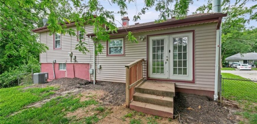 8212 NE 51st Street, Kansas City, MO 64119
