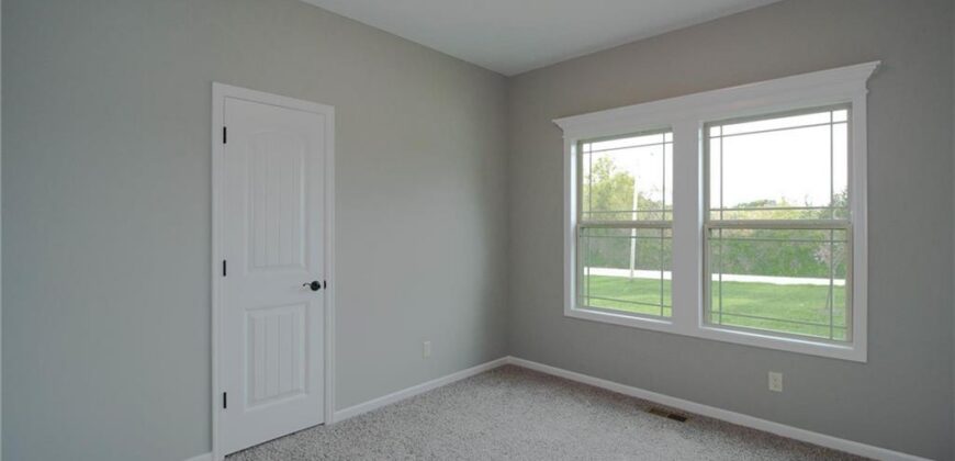 8911 N Monroe Avenue, Kansas City, MO 64156
