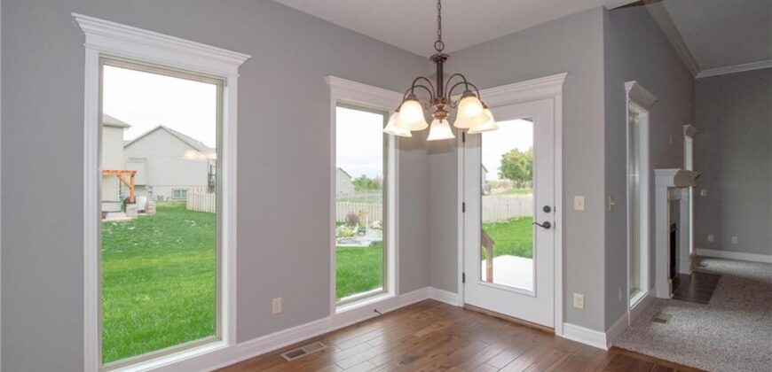 8911 N Monroe Avenue, Kansas City, MO 64156