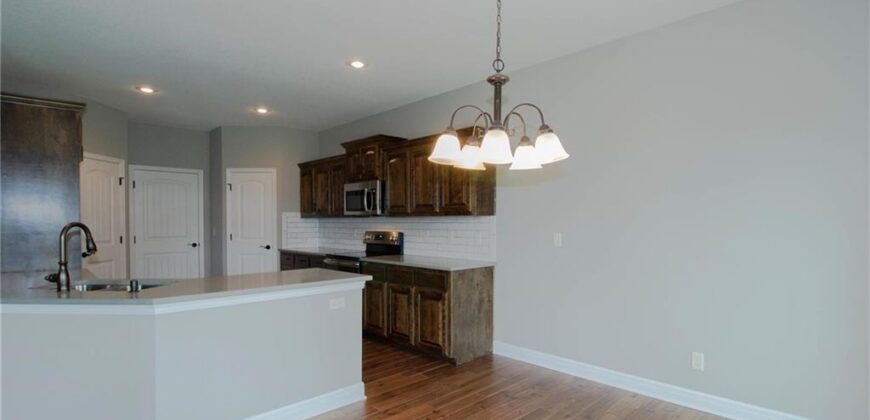 8911 N Monroe Avenue, Kansas City, MO 64156