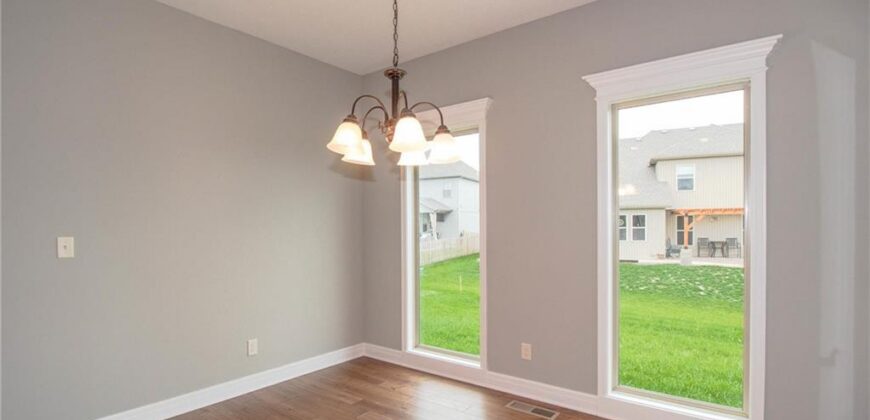 8911 N Monroe Avenue, Kansas City, MO 64156