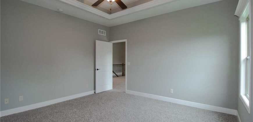 8911 N Monroe Avenue, Kansas City, MO 64156