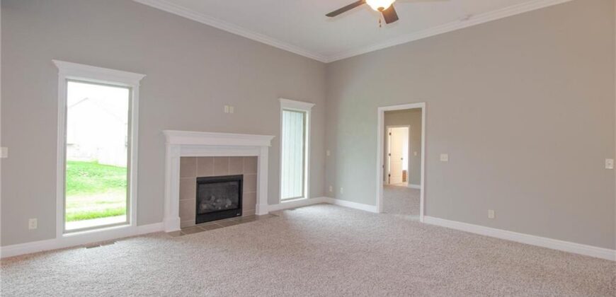 8911 N Monroe Avenue, Kansas City, MO 64156