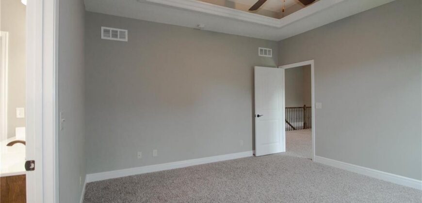 8911 N Monroe Avenue, Kansas City, MO 64156