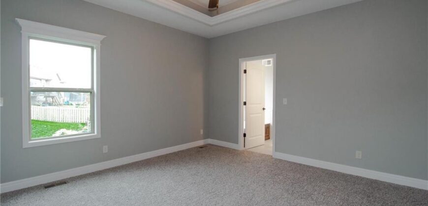 8911 N Monroe Avenue, Kansas City, MO 64156