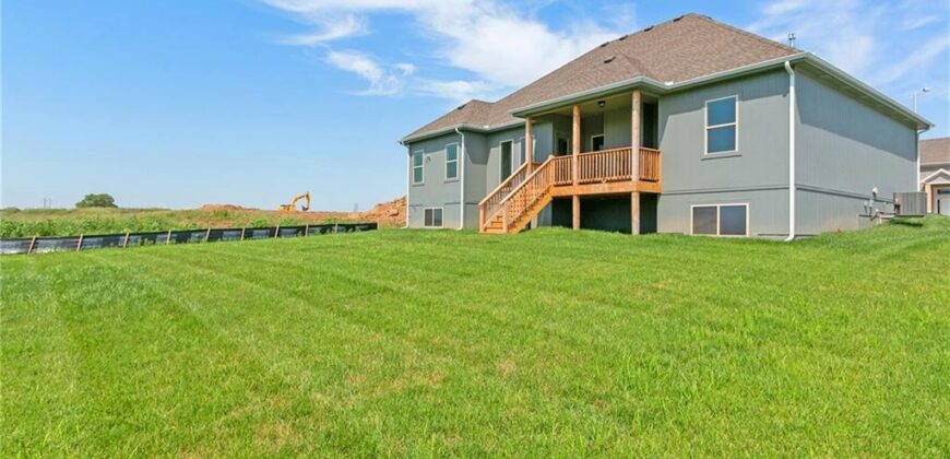9014 N Monroe Avenue, Kansas City, MO 64156
