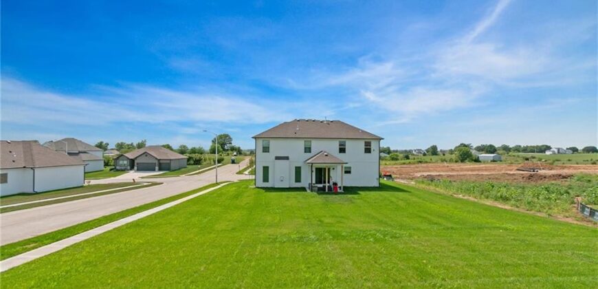 9014 N Monroe Avenue, Kansas City, MO 64156