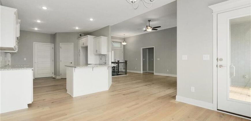 9014 N Monroe Avenue, Kansas City, MO 64156