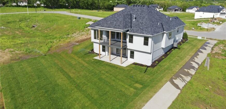 8734 N FARLEY Avenue, Kansas City, MO 64157