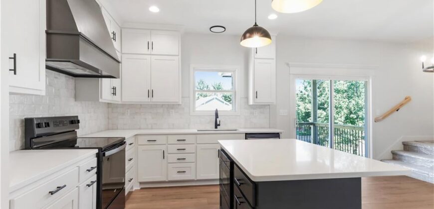 2021 Riverstone Drive, Excelsior Springs, MO 64024