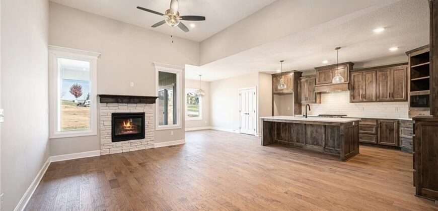 10101 N Oakland Avenue, Kansas City, MO 64157