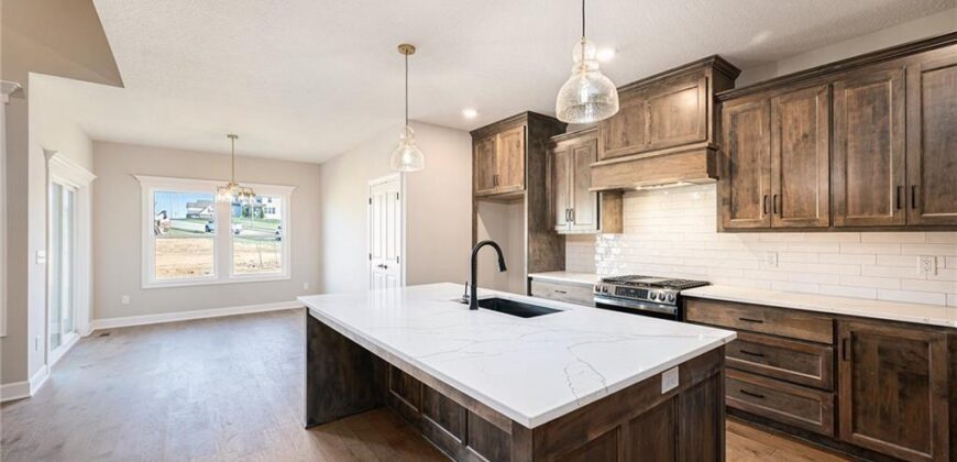 10101 N Oakland Avenue, Kansas City, MO 64157