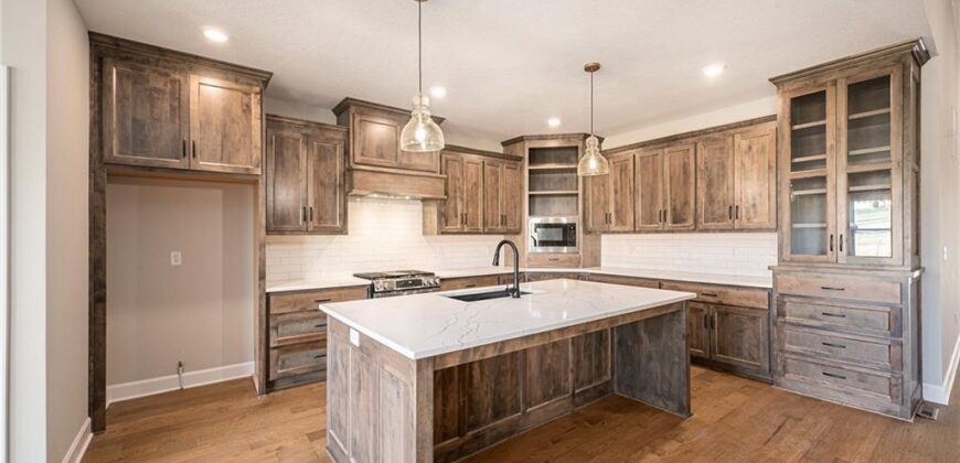 10101 N Oakland Avenue, Kansas City, MO 64157
