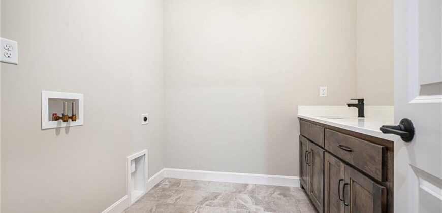 10101 N Oakland Avenue, Kansas City, MO 64157