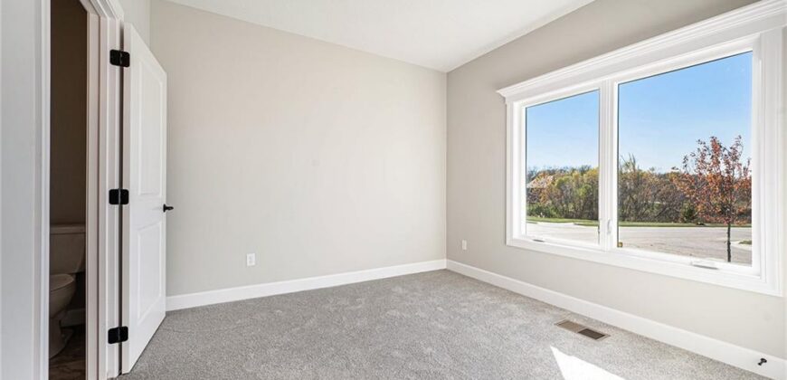 10101 N Oakland Avenue, Kansas City, MO 64157
