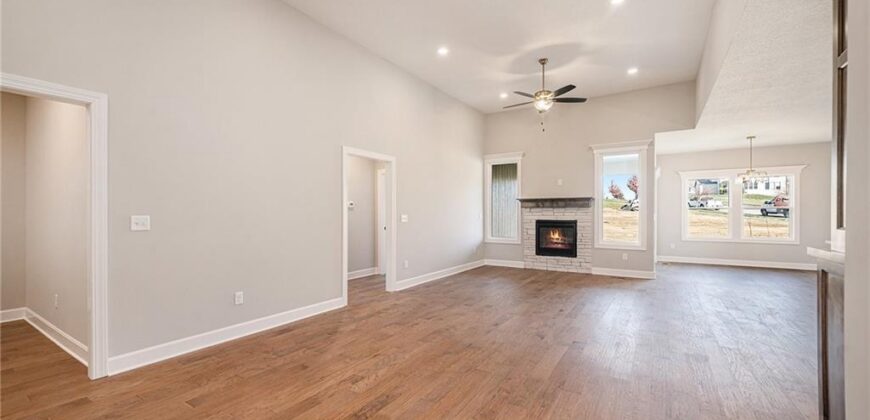 10101 N Oakland Avenue, Kansas City, MO 64157