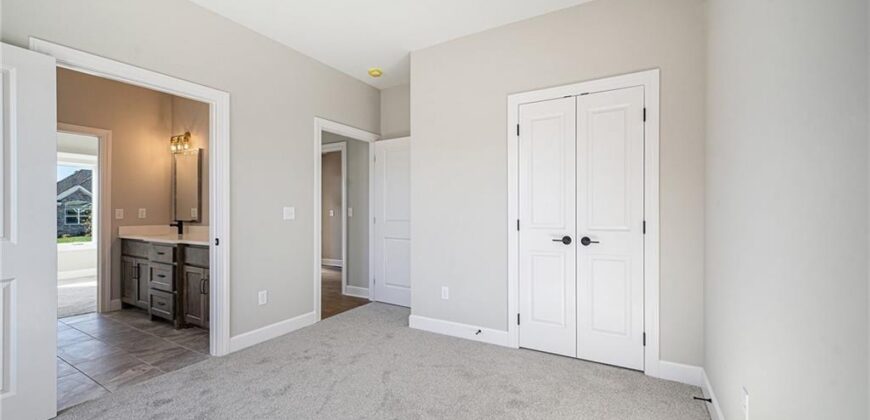 10101 N Oakland Avenue, Kansas City, MO 64157