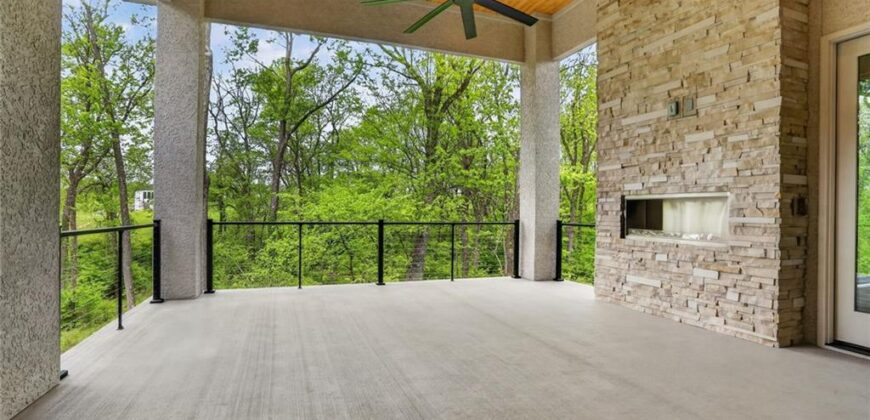 7260 NW Pampas Lane, Parkville, MO 64152