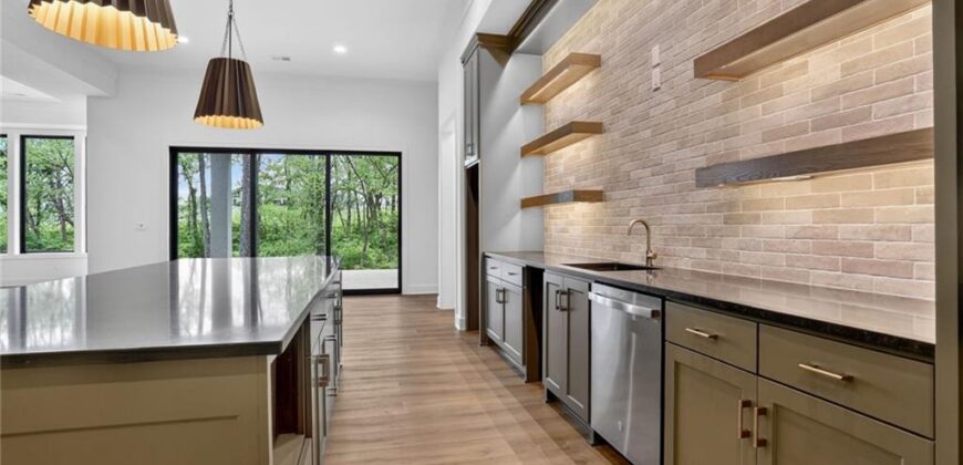 7260 NW Pampas Lane, Parkville, MO 64152
