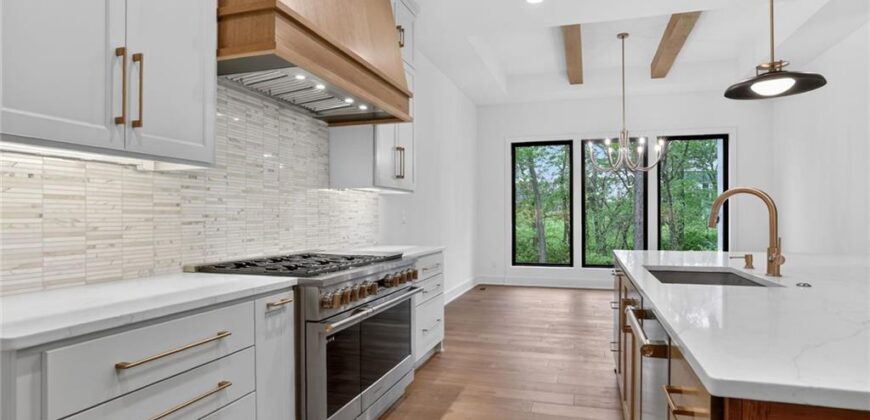 7260 NW Pampas Lane, Parkville, MO 64152