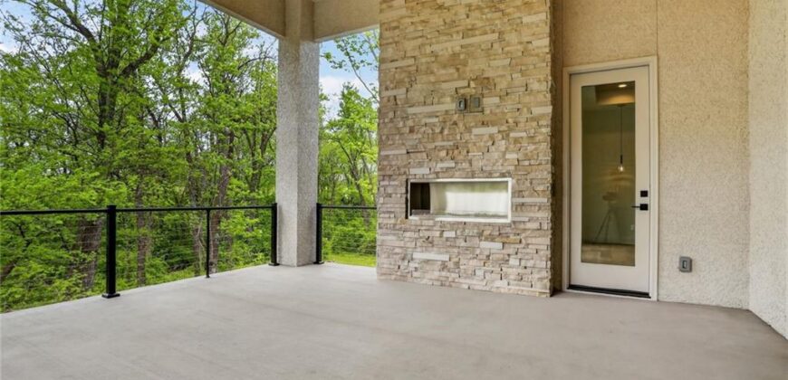 7260 NW Pampas Lane, Parkville, MO 64152