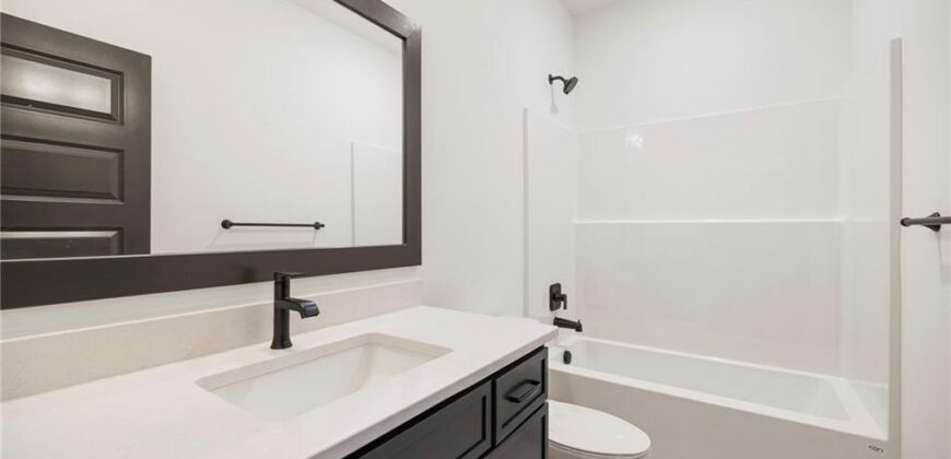 4214 NW 77th Terrace, Kansas City, MO 64151