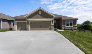 8912 N Monroe Avenue, Kansas City, MO 64156