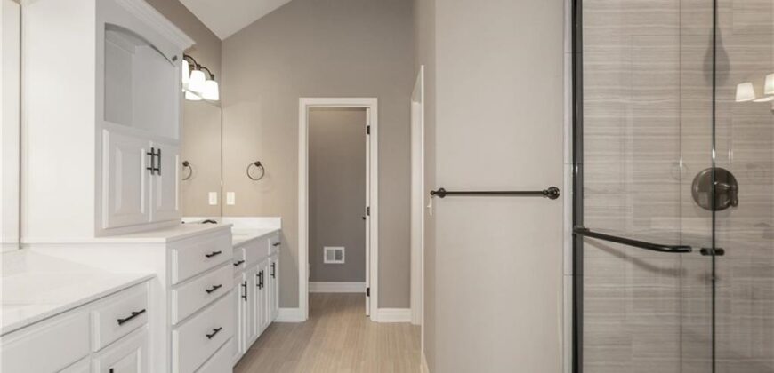 8912 N Monroe Avenue, Kansas City, MO 64156