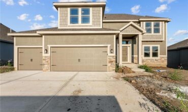 8894 N Monroe Avenue, Kansas City, MO 64156