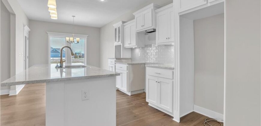 11460 N Auburndale Circle, Kansas City, MO 64157